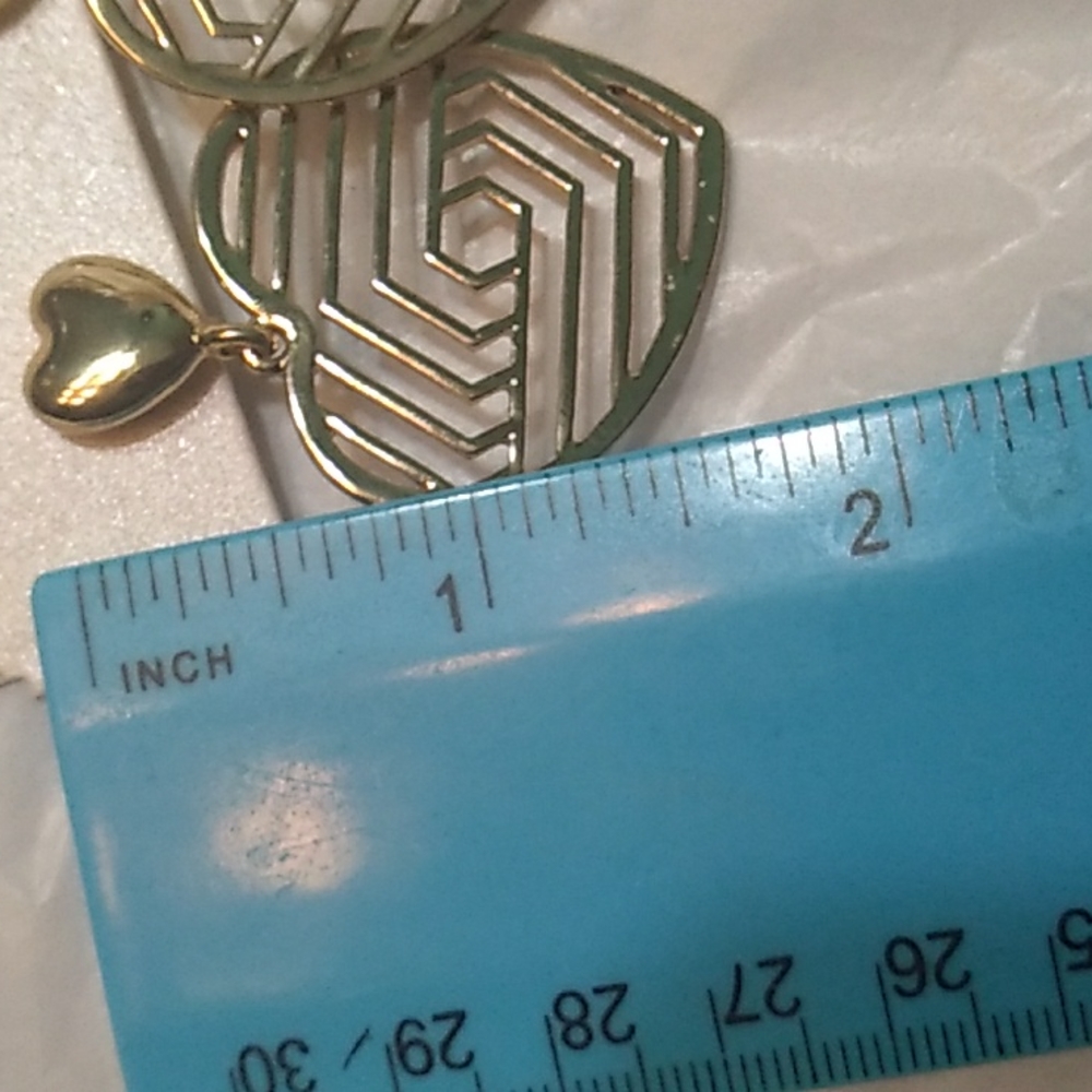 Gold heart clip-on earrings - Picture 3 of 3